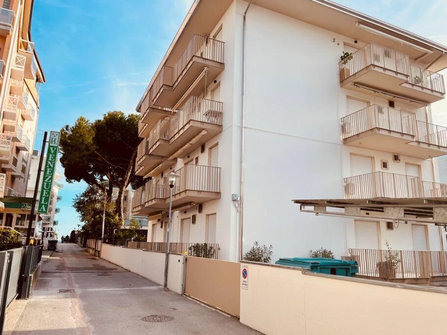 Appartamento Soyus 10 Lido di Jesolo Dış mekan fotoğraf